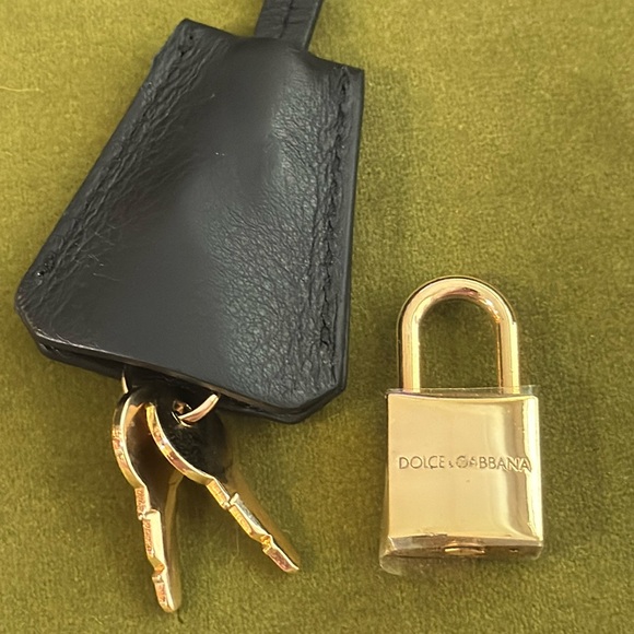 Dolce & Gabbana lock and key set with clochette charm - Picture 2 of 7